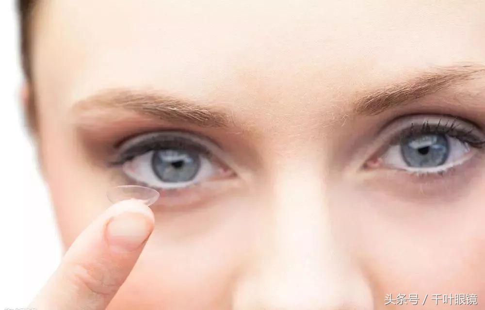 什么隐形眼镜防干水戴着不干涩,什么牌子的隐形眼镜不干燥