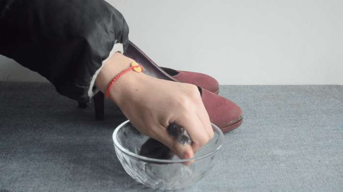 鞋子挤脚大拇指痛怎么办,鞋子挤脚不暖和