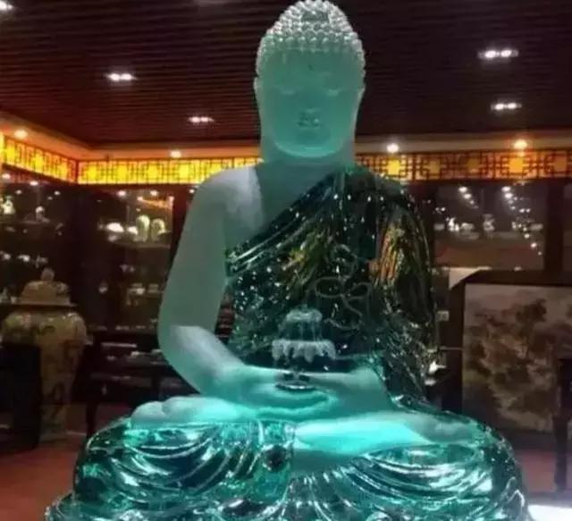 价值两亿的翡翠佛像,翡翠佛像传世真品