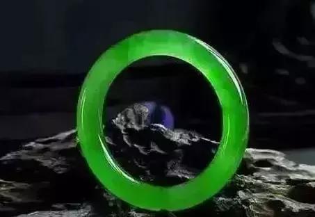 价值两亿的翡翠佛像,翡翠佛像传世真品