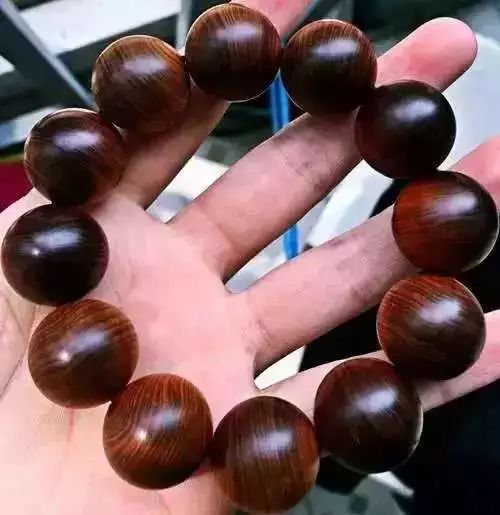 崖柏黑油料和黑骨料的区别,崖柏红油料好还是黑油好