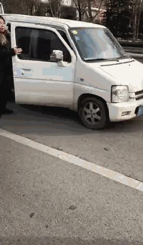 交警执法受阻怎么处理,交警执法遭阻拦视频