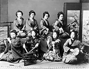 要靠法律才能阻止的性开放，这个民族到底有多饥渴