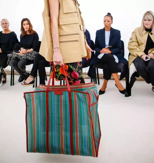 2017年度戏精盘点，把批发袋卖成爆款、把脚垫做成裙子还卖1万元