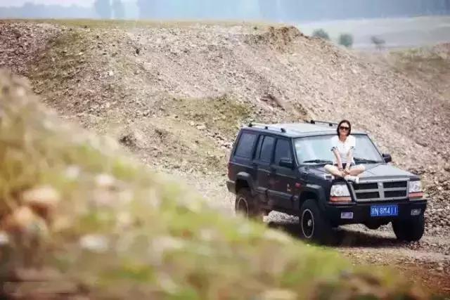玩越野车的女人四川人,女人玩越野
