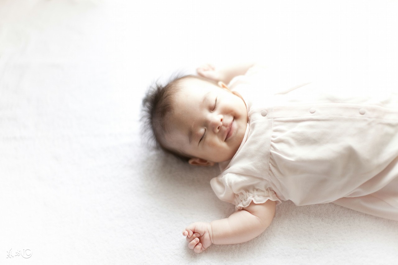 1岁宝感冒睡觉出汗怎么回事,1岁3个月宝宝晚上睡觉出汗