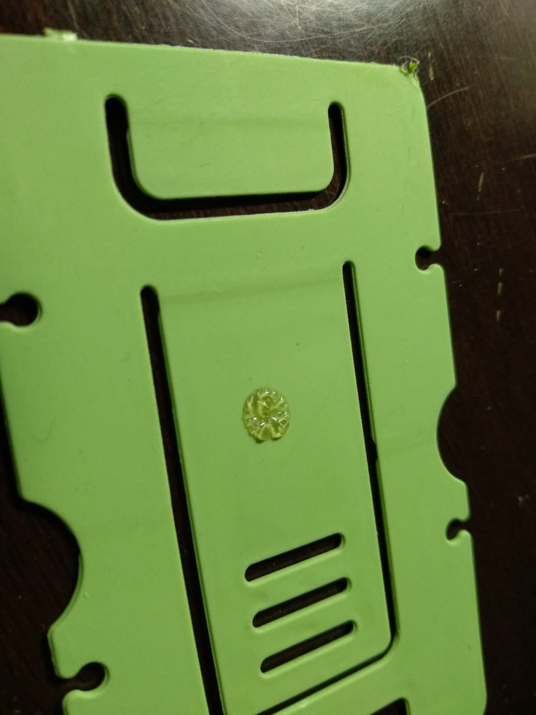 有2.5d玻璃的手机需要贴膜吗,2.5d曲面玻璃手机怎么贴膜