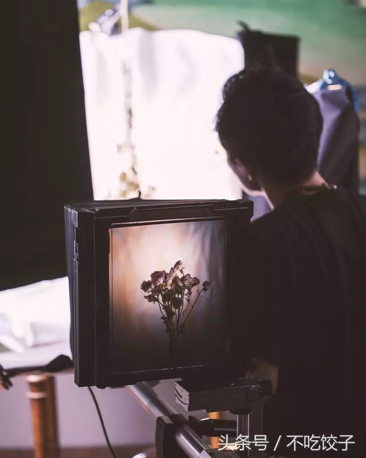 一天只能出2张照片，一张照片要2万，却可以传承100年