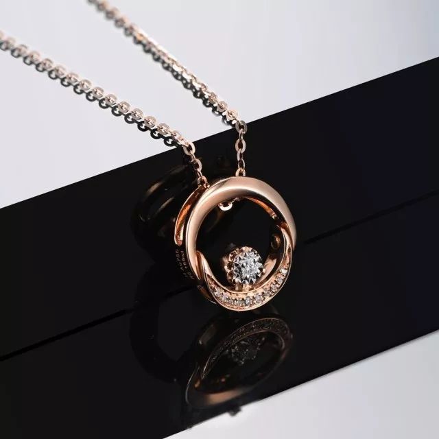 中国传统首饰手镯戒指耳饰,戴戒指的项链有什么寓意?