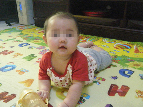 七个月宝宝呕吐但不哭不闹正常吗,7个月婴儿突然呕吐严重怎么办