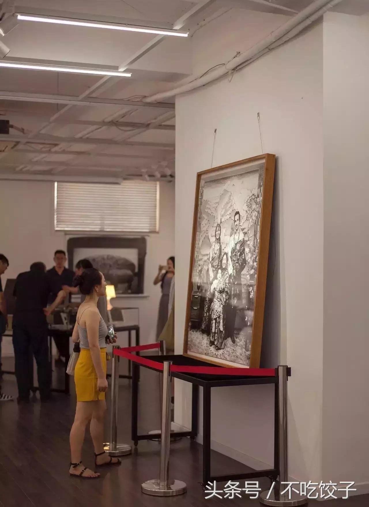 一天只能出2张照片，一张照片要2万，却可以传承100年