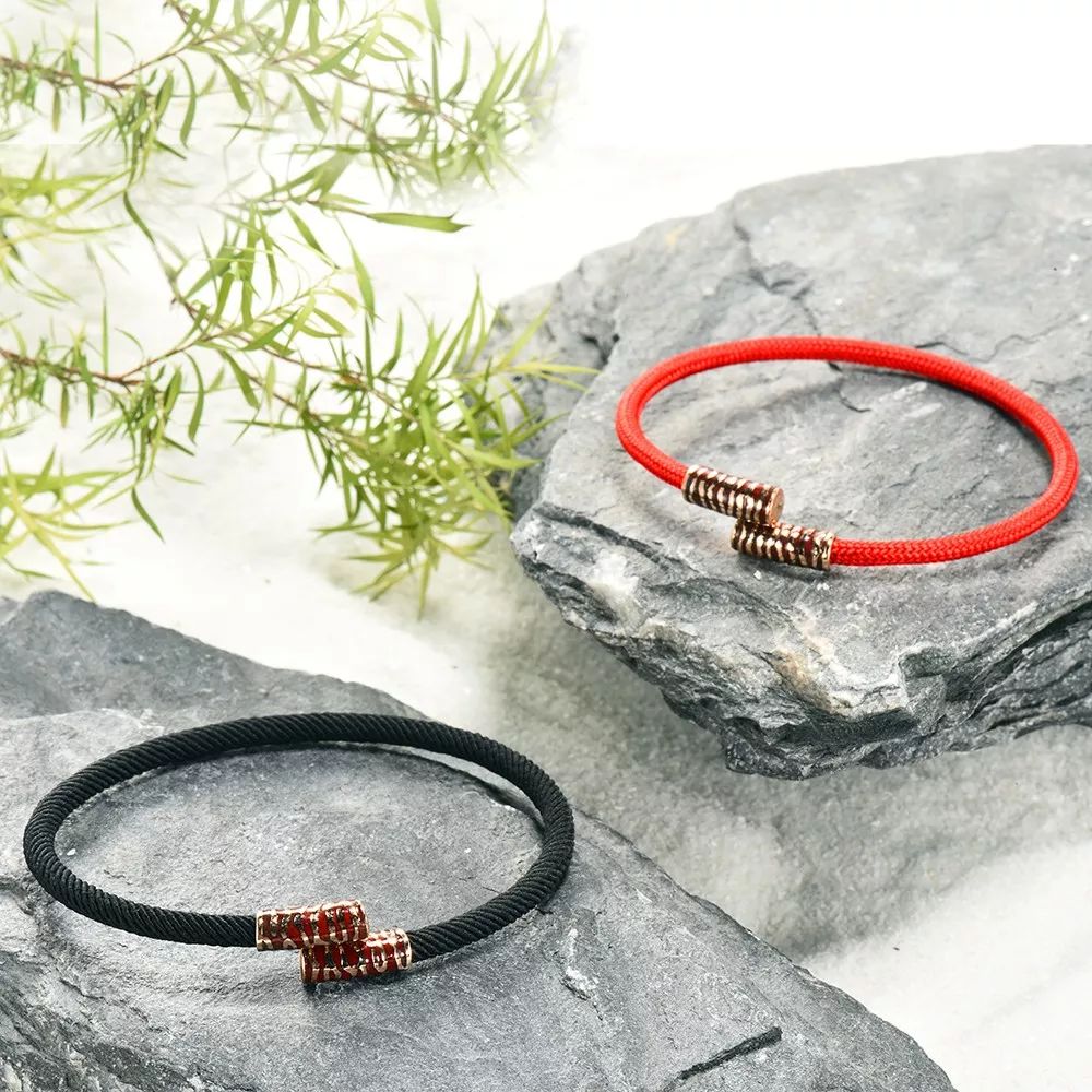 中国传统首饰手镯戒指耳饰,戴戒指的项链有什么寓意?