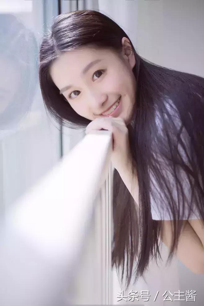 把缱绻幽思悄隐于笔端，心儿，化作一叶小舟！