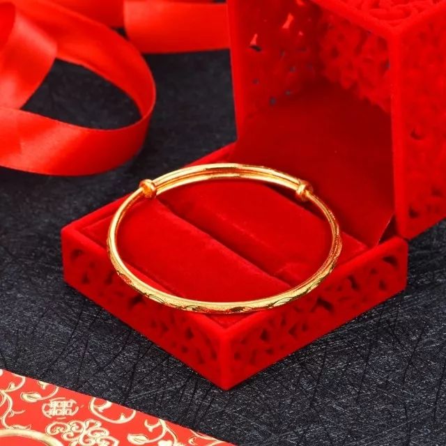 中国传统首饰手镯戒指耳饰,戴戒指的项链有什么寓意?