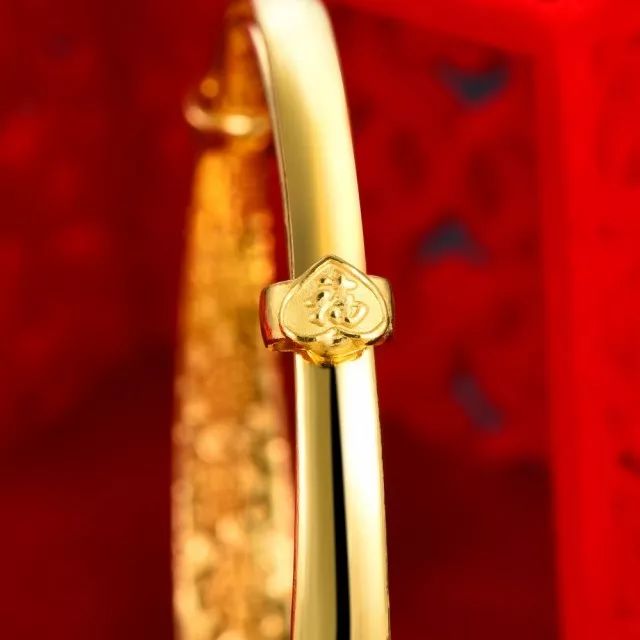 中国传统首饰手镯戒指耳饰,戴戒指的项链有什么寓意?