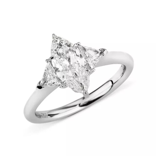 中国传统首饰手镯戒指耳饰,戴戒指的项链有什么寓意?