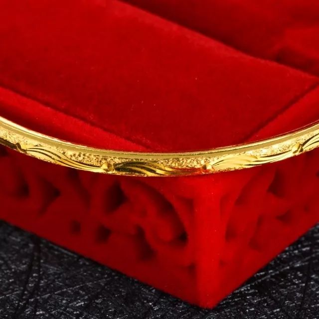 中国传统首饰手镯戒指耳饰,戴戒指的项链有什么寓意?