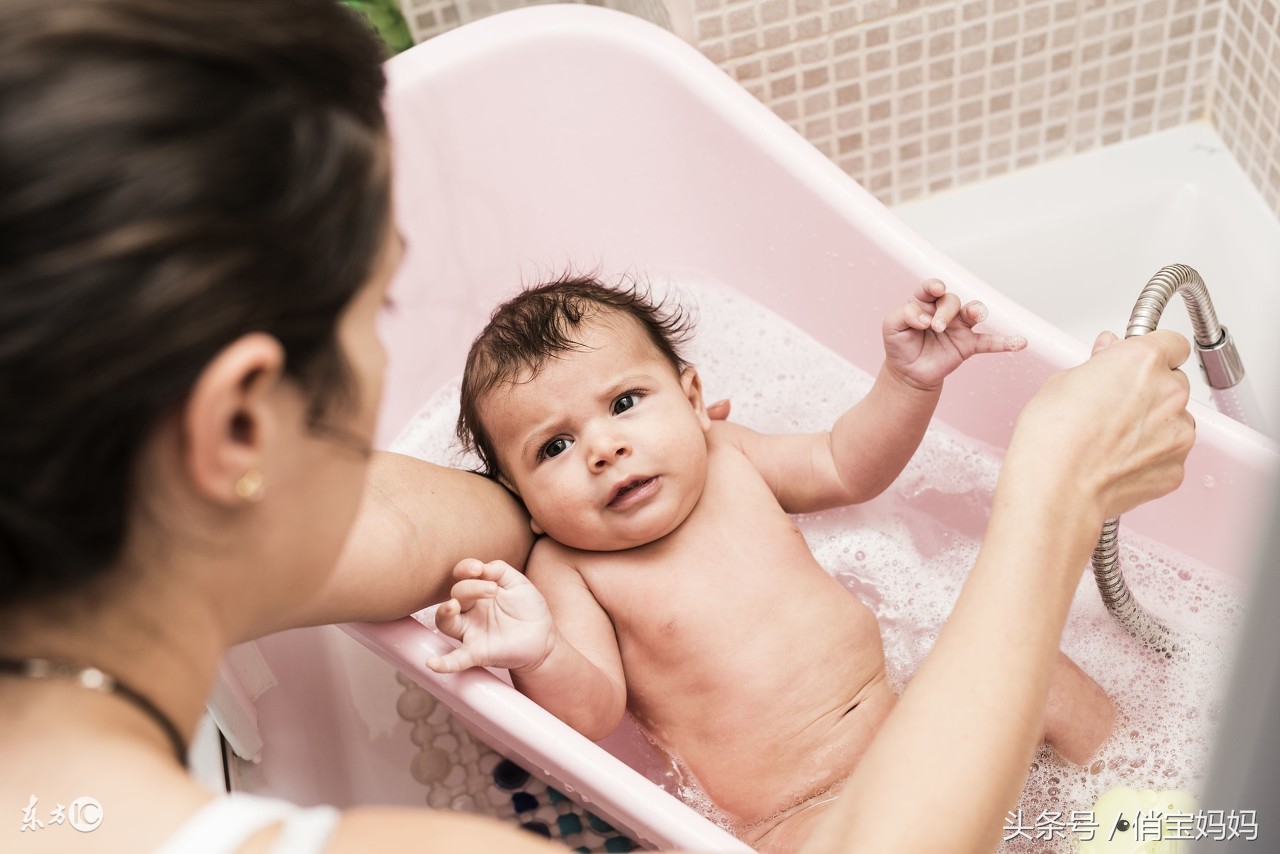 给宝宝洗澡的教学,给宝宝洗澡的教程四岁