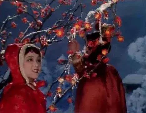 疏是枝条艳是花春妆儿女竞奢华,春妆儿女竞奢华