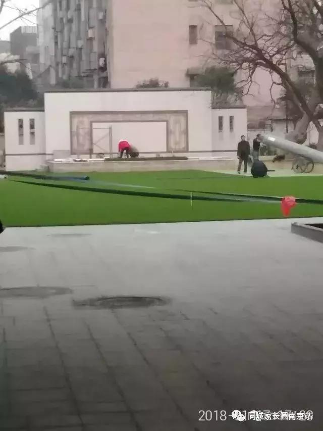 这所学校提前搬校区，家长纷纷抱怨“装修还没搞完呢，不放心”