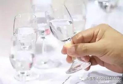 白酒是清澈好还是浑浊好,白酒浑浊用什么澄清