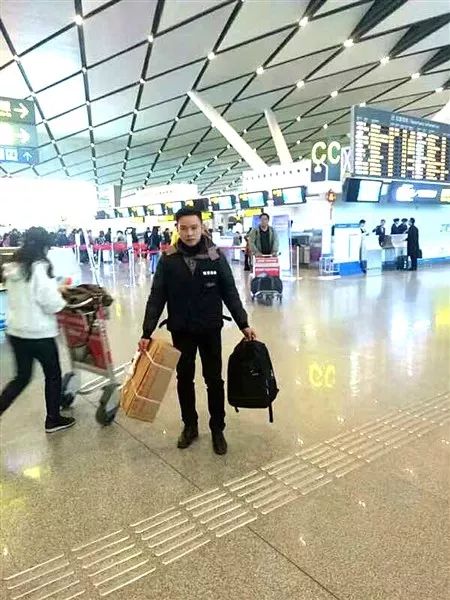 帮排队、带娃、遛狗，你以为只有这样？说说南宁跑腿人的那些秘事！