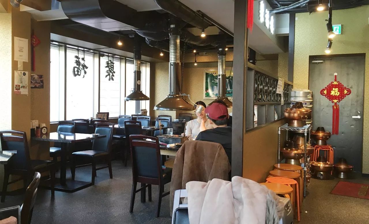 从爱吃羊肉的独生女，到池袋烤全羊店老板娘！文末送本报读者终身优惠券！