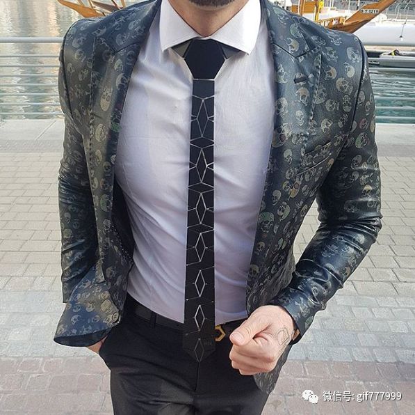 男人胸大穿的背心,男人胸部大穿啥衣服