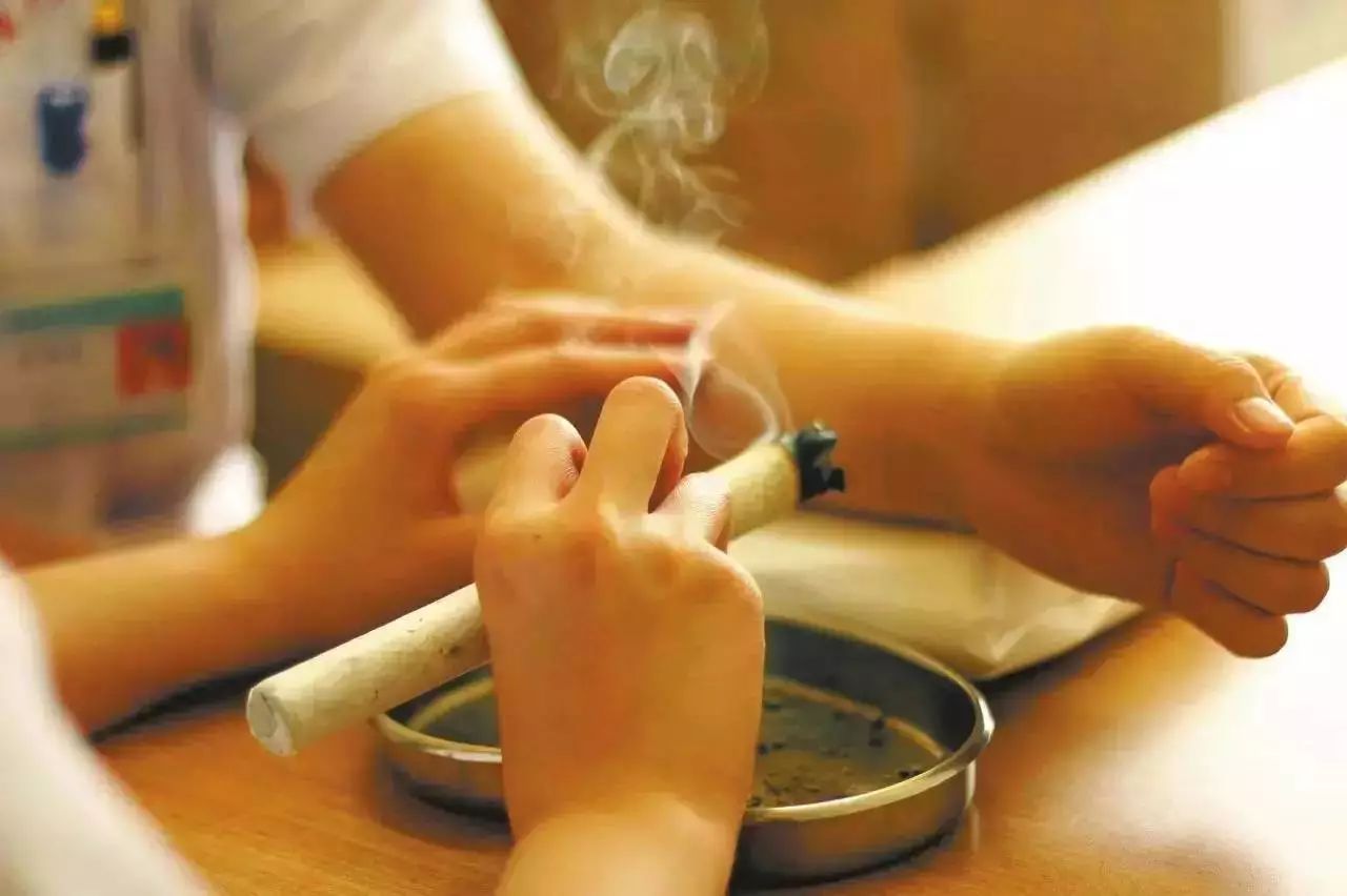 艾灸八髎穴的功效和好处,人体穴位艾灸大全