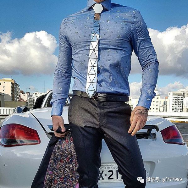 男人胸大穿的背心,男人胸部大穿啥衣服