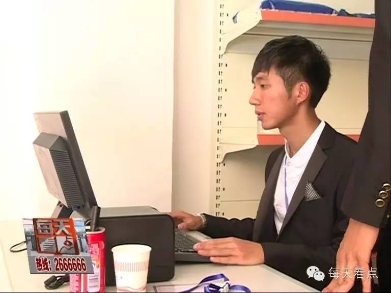 读书创业两不误,读书大学生创业开店