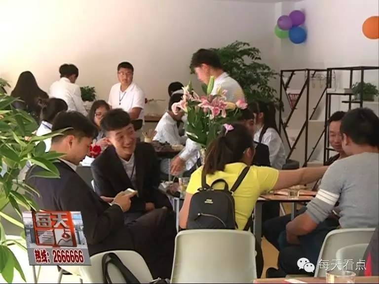 读书创业两不误,读书大学生创业开店