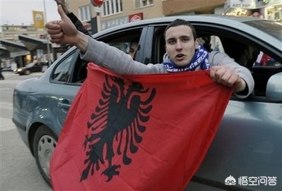 南斯拉夫解体后，分成了哪几个国家，现在这几个国家的概况如何？