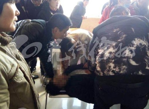 莱州小伙驾考未通过倒地大哭,2019年徐州科目二驾考