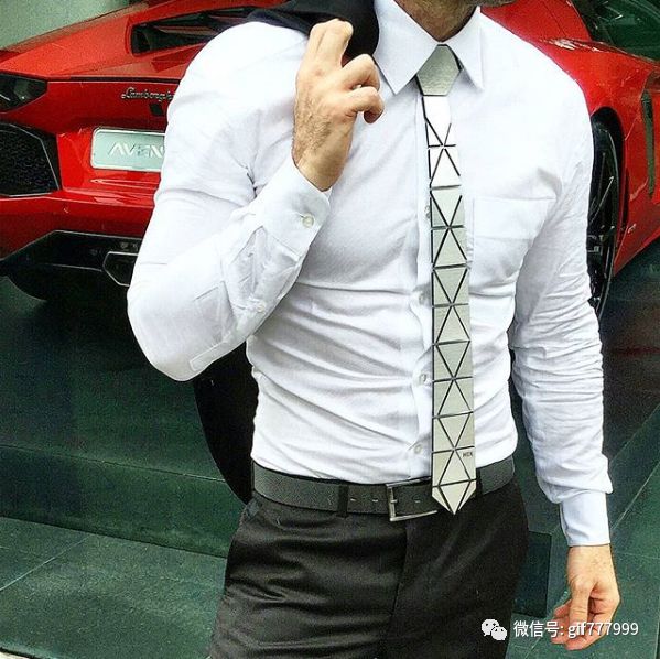 男人胸大穿的背心,男人胸部大穿啥衣服