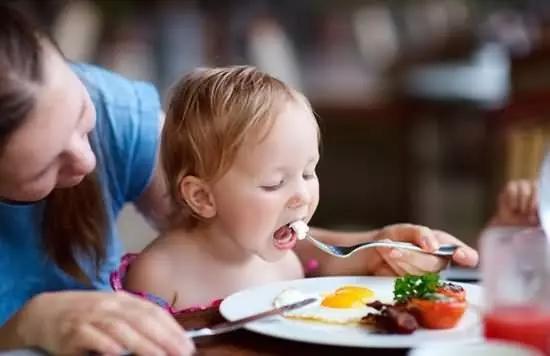 不能过早给宝宝吃什么,宝宝吃对这六样东西才最有效