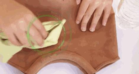 她拿这个擦一擦包包，立马变得和新的一样！