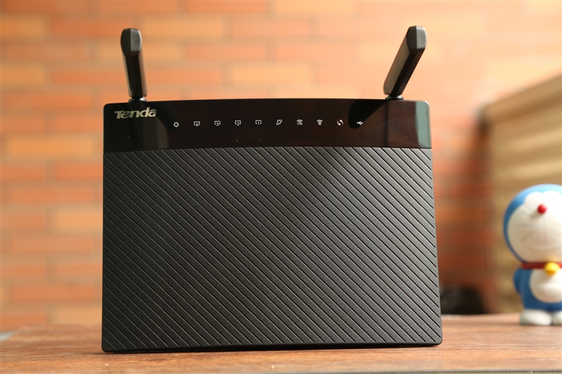 腾达路由器ac10评测,腾达1200光纤专用11ac双频路由器