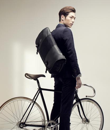 男士气质双肩背包,男生夏日训练背包