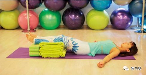 四个瑜伽动作,瑜伽的平衡体式对身体的好处