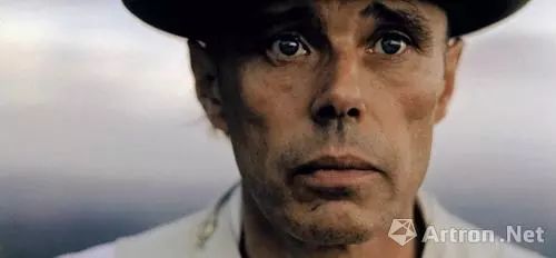 白南准与博伊斯,白南准向博伊斯致敬