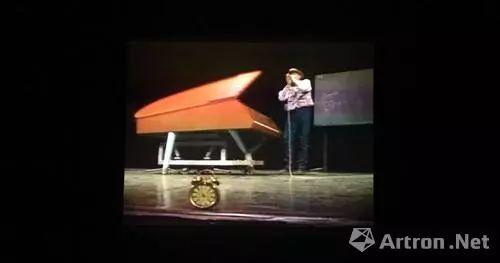 白南准与博伊斯,白南准向博伊斯致敬