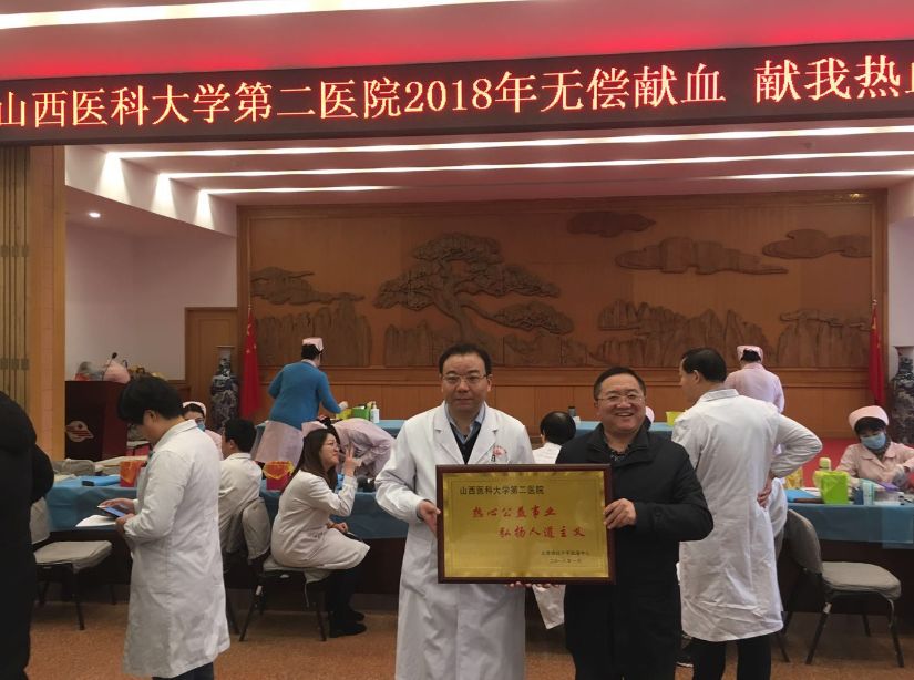 感恩寒冬腊月时的雪中送炭,腊八节愿你有人暖心有人暖身