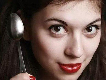 30岁皮肤暗黄毛孔粗用什么护肤品,脸上黑头越来越多毛孔又粗怎么办