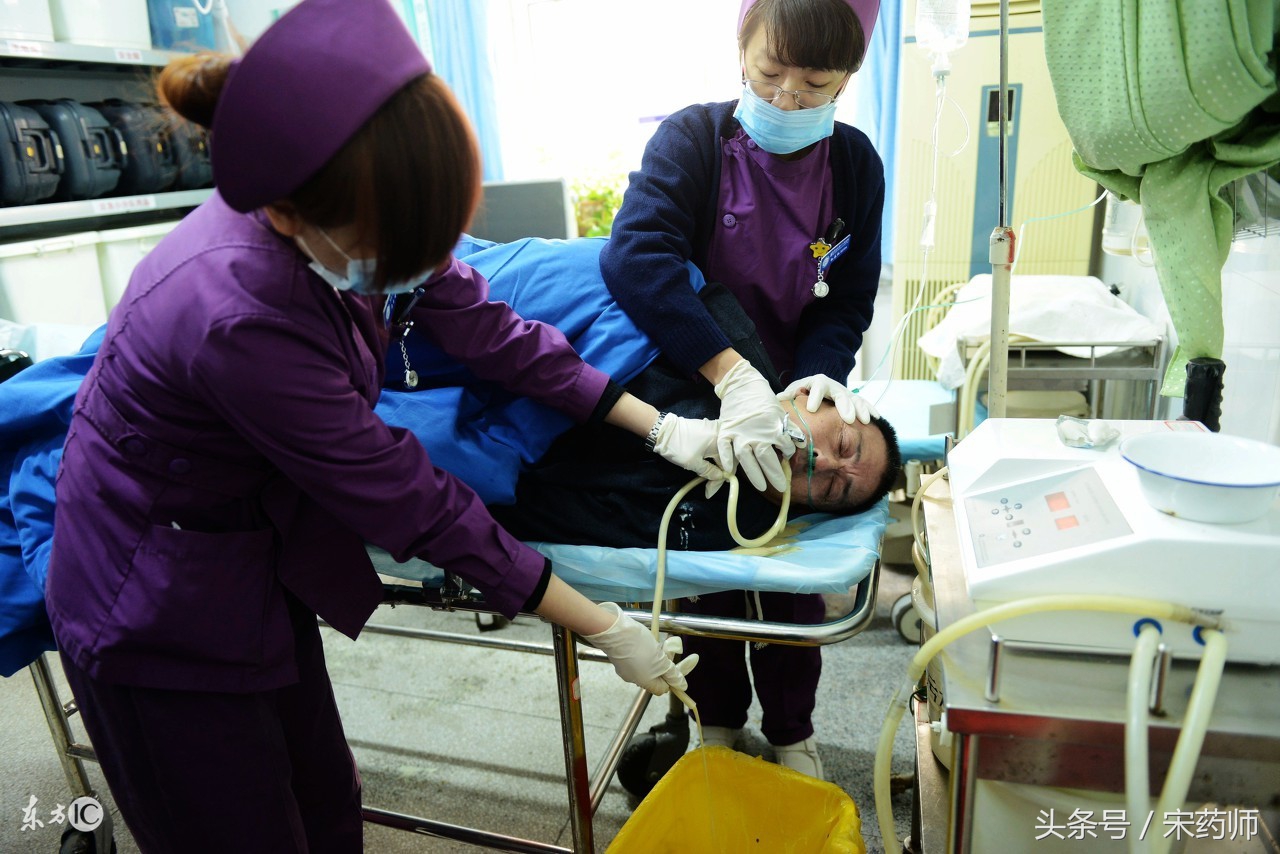 如何抢救服用*眠药安**自杀的患者？