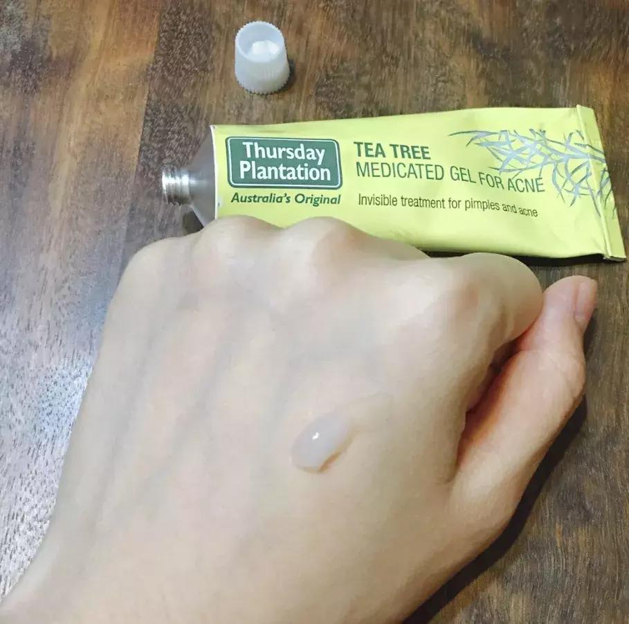 感觉脸上有痘痘但是不明显怎么办,脸上痘痘又爆发