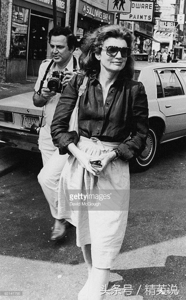 嫁给总统却目睹丈夫被杀，嫁给首富再度守寡，涅槃后的她更传奇