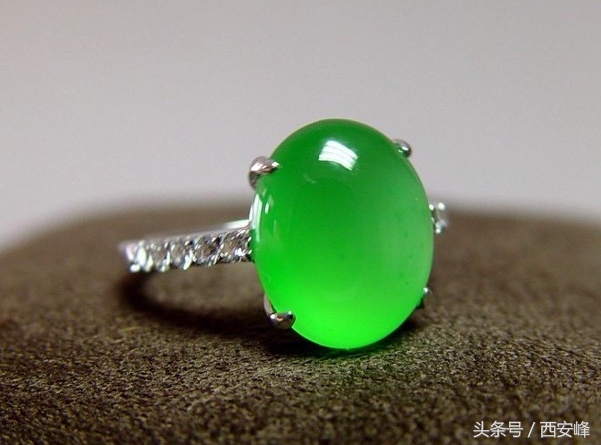 翡翠起胶容易还是起荧光容易,翡翠冰胶是什么意思