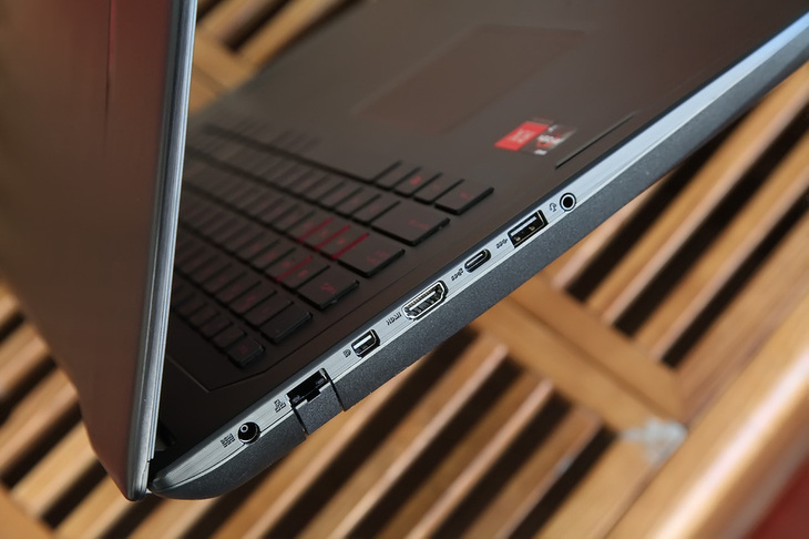 华硕玩家国度z390e参数,8核心cpu的游戏