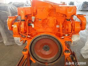 中国装甲战车路上行驶,中国装甲车过泥潭